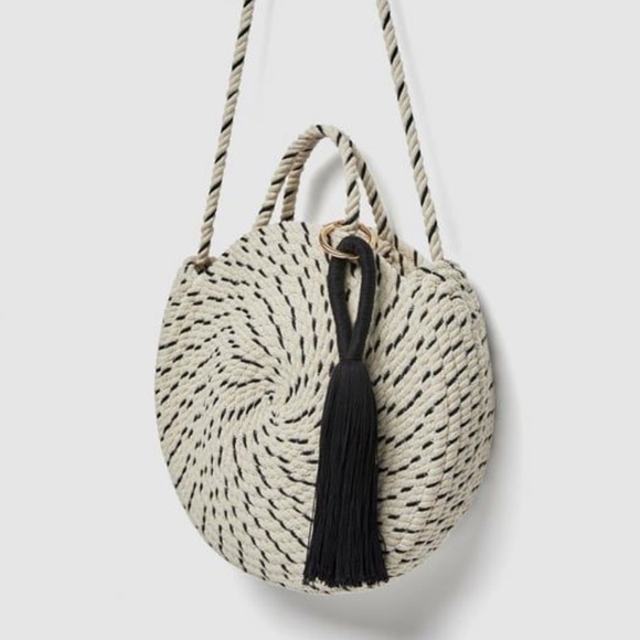 Zara round woven bag with tassel - Picture 2 of 4
